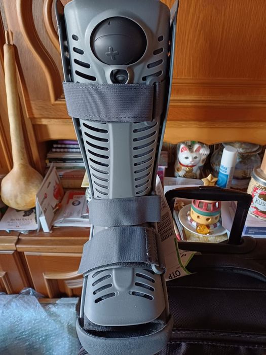 Orteza Ossur Air Walker cu pompita