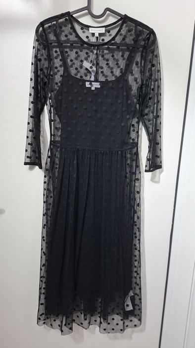 Елегантна черна тюлена рокля с точки – WAREHOUSE