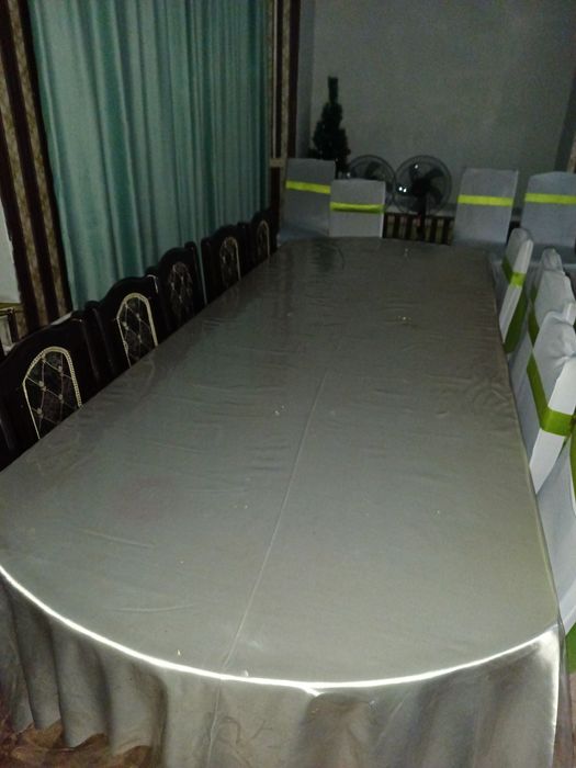 Стол для гостинной