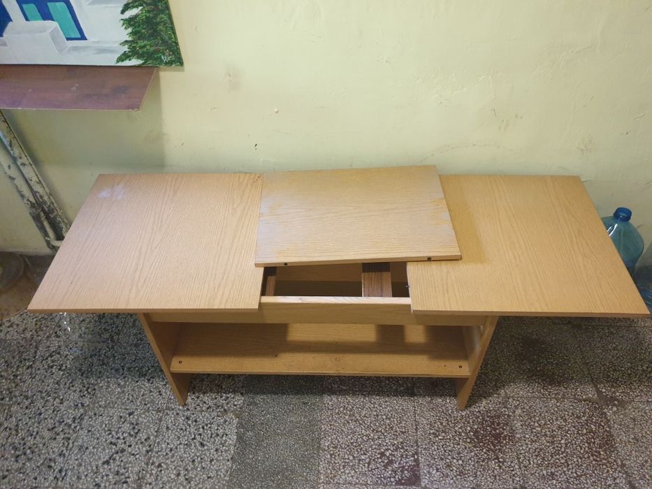 Продавам хола маса 115 см х 55 см х 54 см