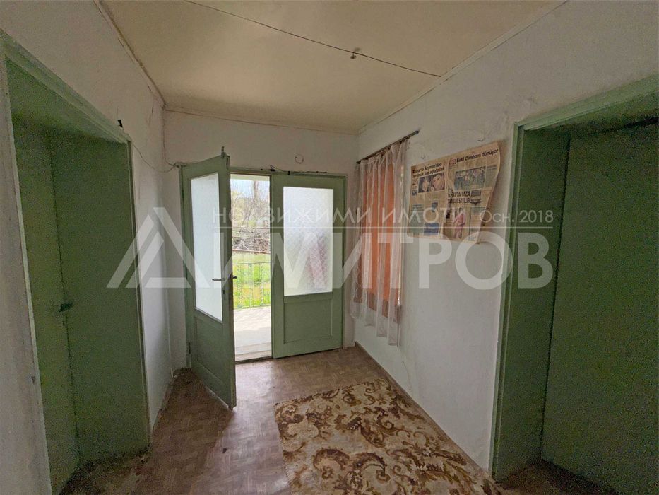 Продава автентична селска къща с кладенец в с. Памукчии, общ. Нови пазар (обл. Шумен).