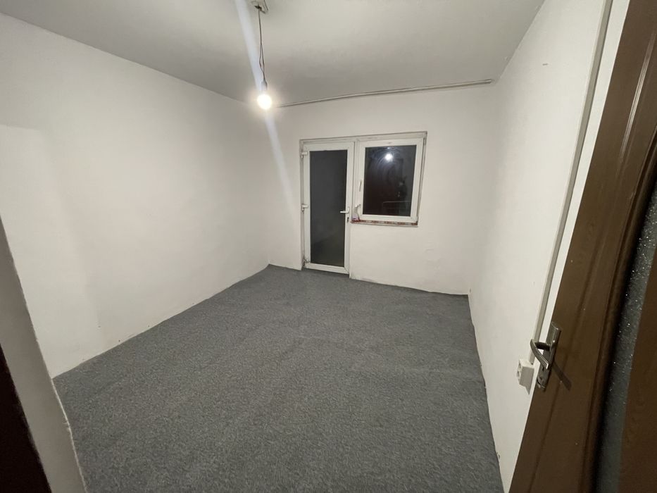 Vand apartament cu 3 camere