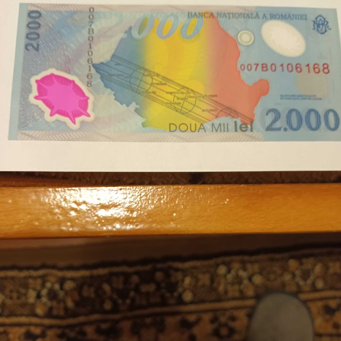 Bancnota 2000 lei eclipsa