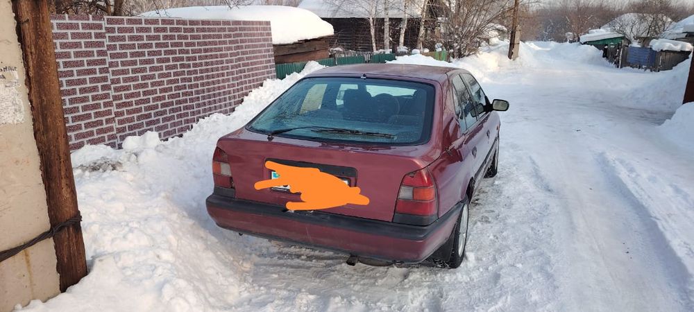 Продам машину ниссан примера 1993г.