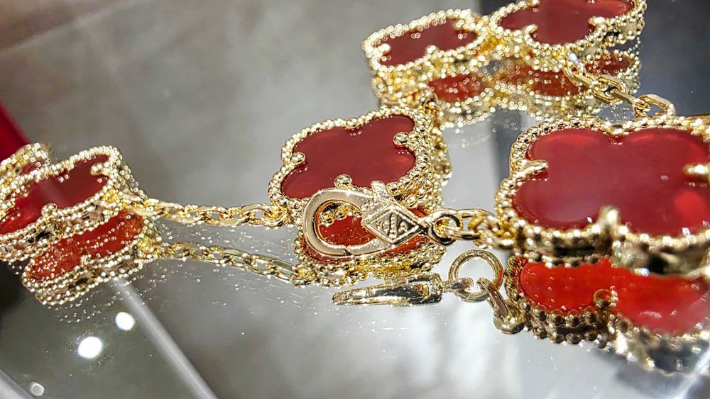 Van Cleef & Arpels VCA Gold Red 5 Motif Vintage Alhambra Дамска Гривна