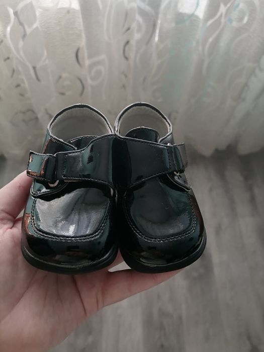 Продам детские туфли