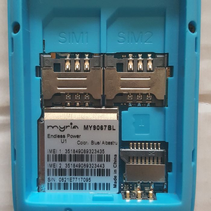 Telefon mobil, cu butoane. Clasa 2G. DUAL-SIM. Înregistrează Radio FM!