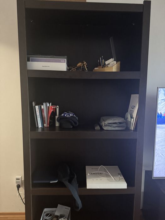 Mobila living biblioteca si comoda TV