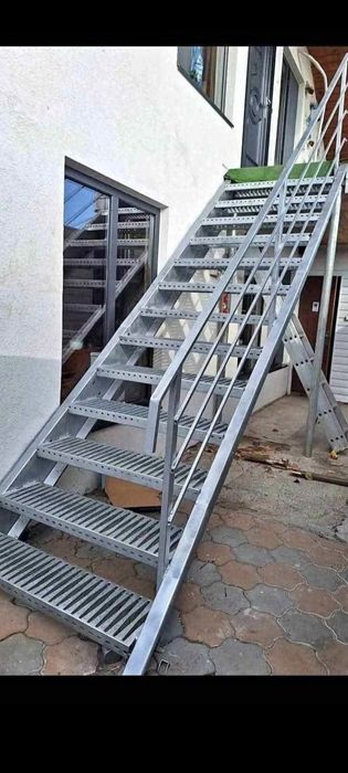 Scari zincate pe comanda