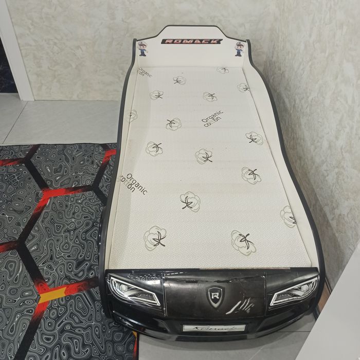 Детская кроватка машинка