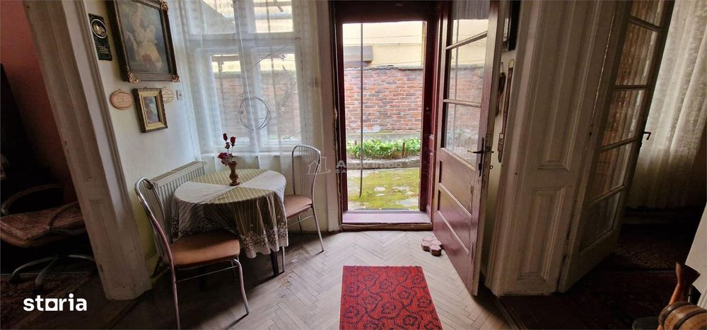 Resita Casa Singur in Curte Zona Muncitoresc