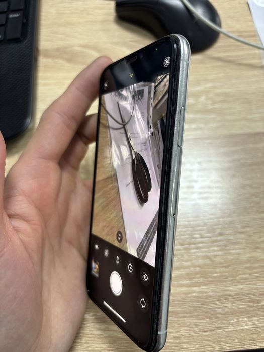 iPhone XS……………..