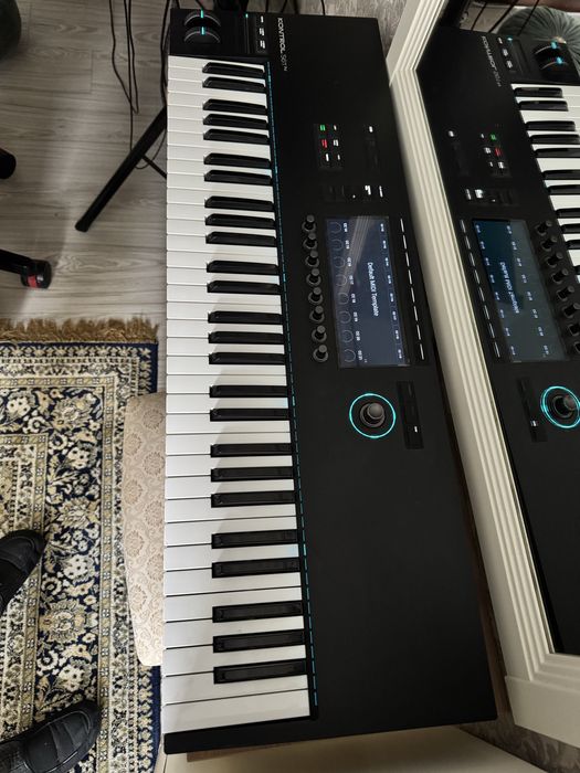 Native instruments kontrol s-series 61  MK3 MIDI клавиатура