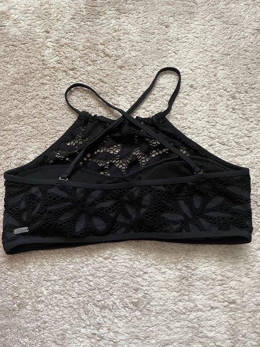 Bustiera costum de baie