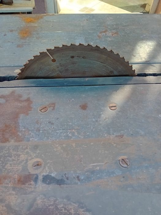 Circular cu masa Elektra Bekum