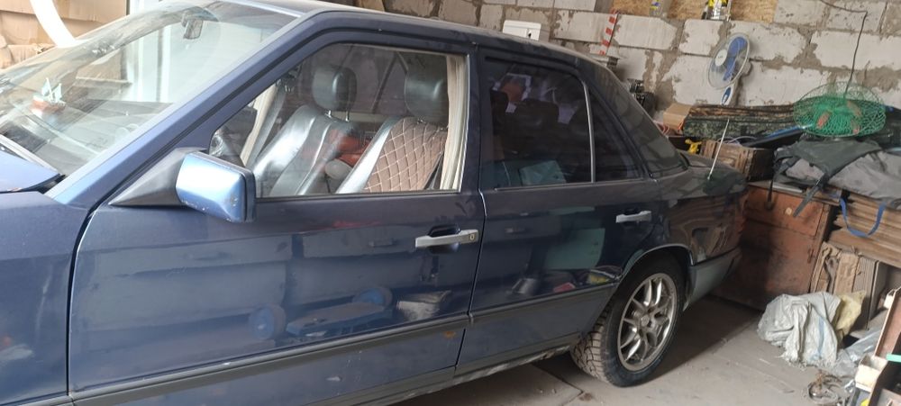 Срочно Продам авто. Мерседес бенз Е 230