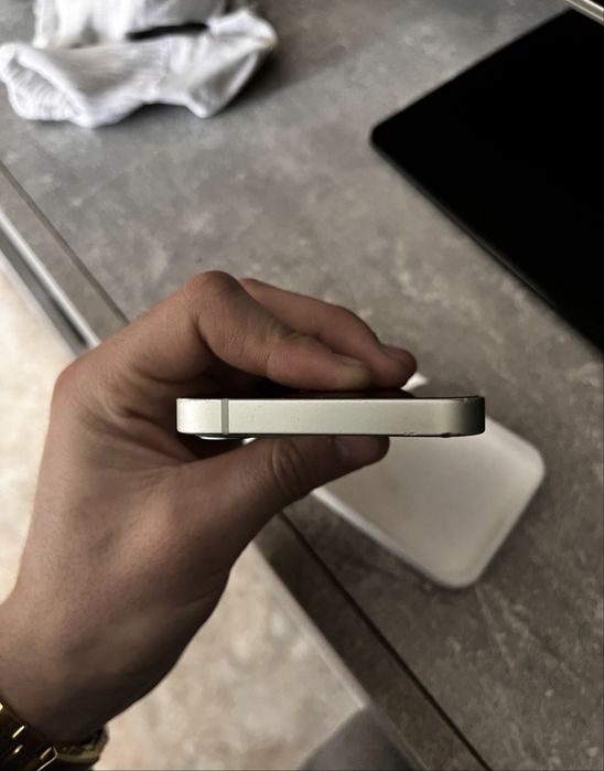 Продам Айфон 12 мини в отличном состояние