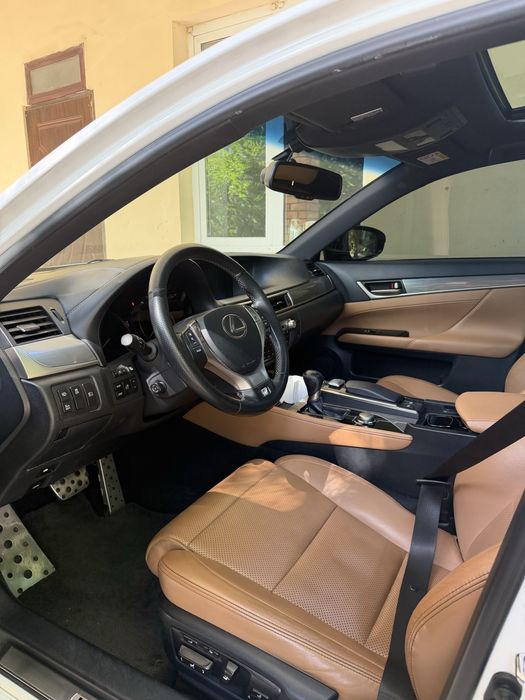 Sotiladi lexus gs 350