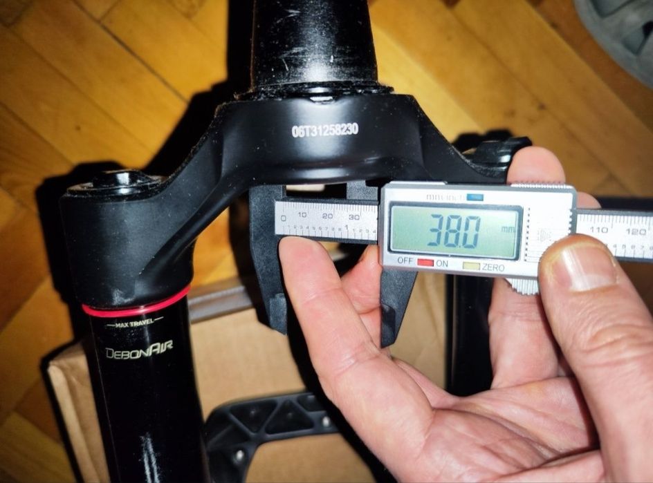 Furca Noua pe aer Rockshox ZEB SELECT 29' cursa 150 mm 0 km de pe E-bike Nou, gat foarte larg jos tapered 45.5 mm