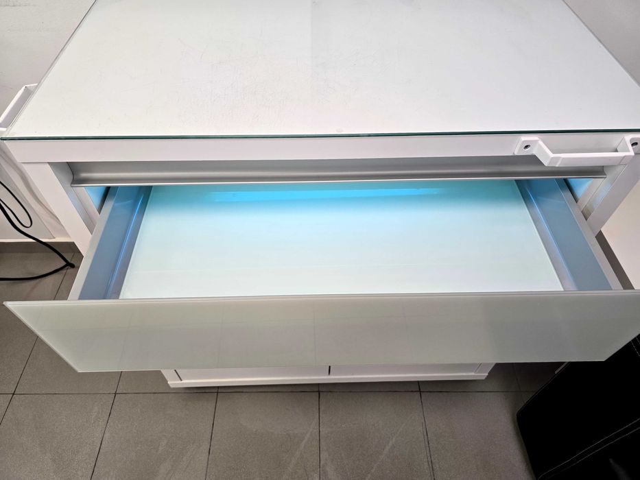 Професионален шкаф за педикюр / козметичен салон – удобен и стабилен