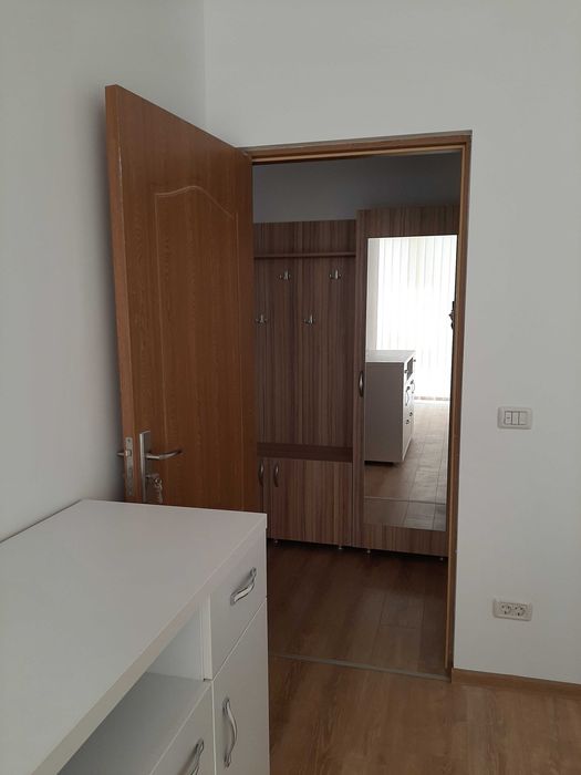 Inchiriez apartament