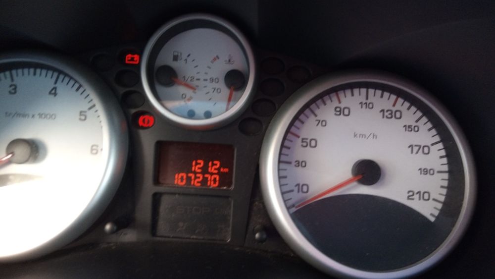 Продавам Пежо 206 Плюс 1,1 двигател хечбег2010 година бензин