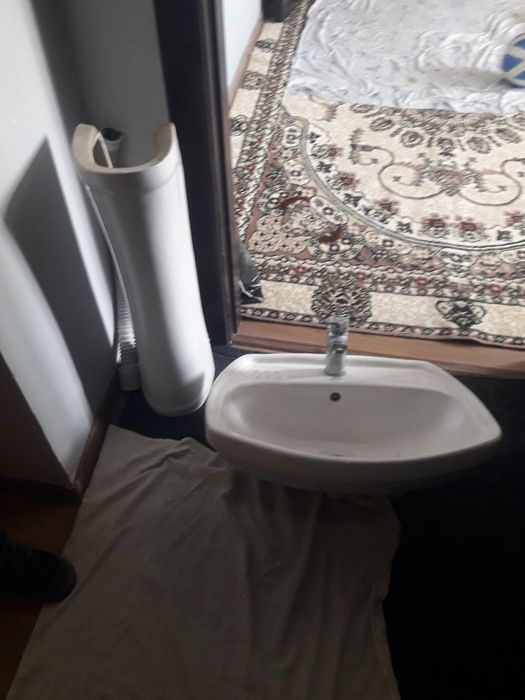 Unitaz b/u holati yaxshi smisteteli rakvina bn