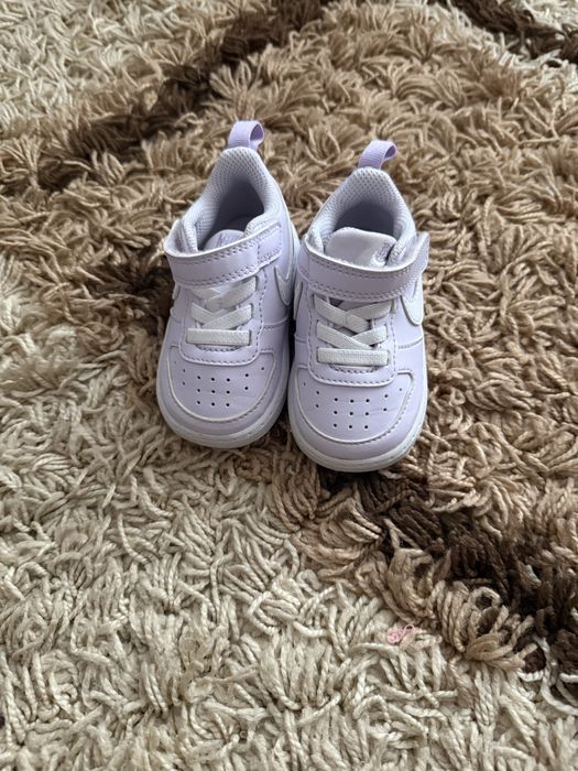 Adidasi nike orginali purtati putin