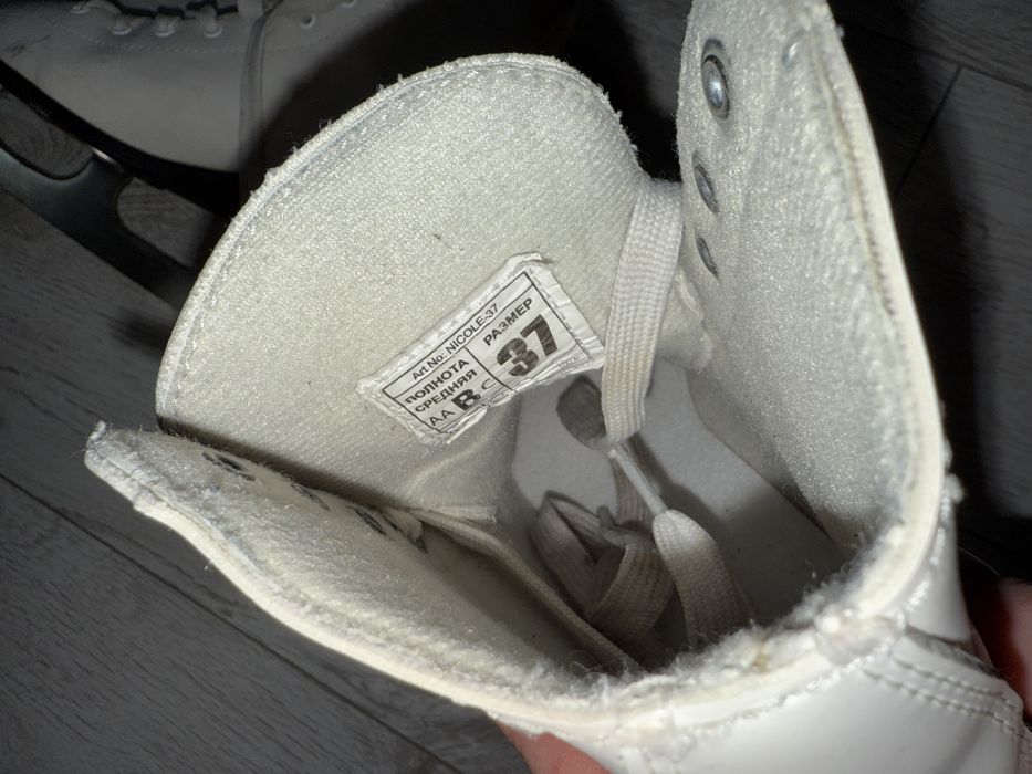 Продам коньки Nikole