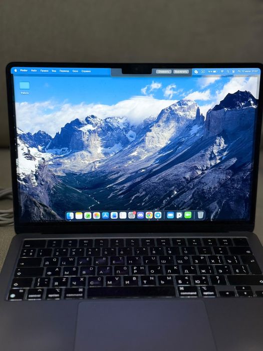 Продам macbook Air M2 (2023 года)