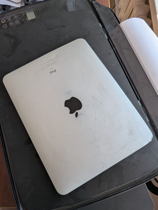 iPad первого поколения