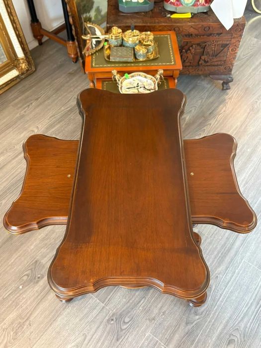 Comodă deosebită din lemn masiv,