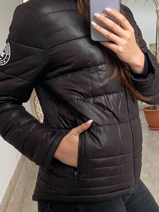 Geaca Supply & Demand neagra de fas pentru femei cu gluga ajustabila