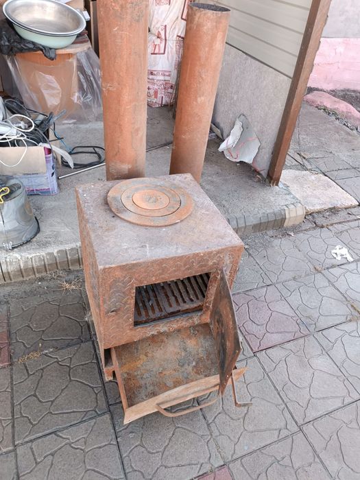 Продам печку буржуйка,с дымоходом,кольцами казан в подарок