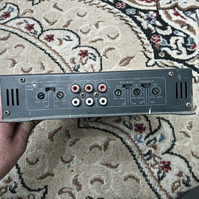 Продам усилок с динамиком