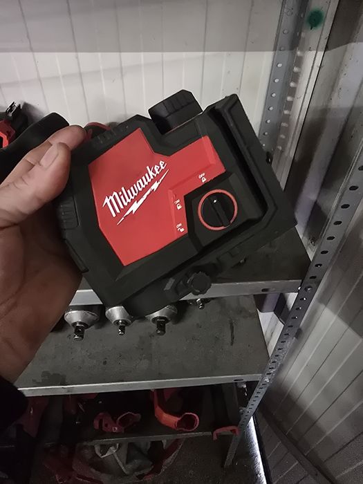 Vand lasere profesionale cu baterie inclusa