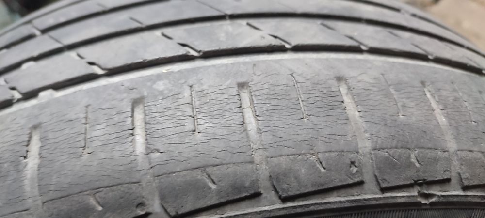 Продам комплект летних шин.