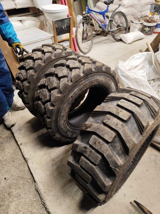 Продавам гуми за строителна техника