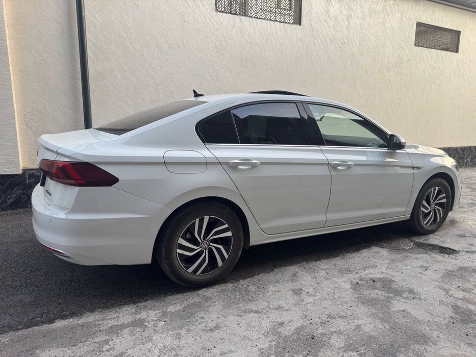 Volkswagen. E-bora 2020