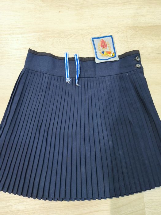 Fustă plisată de pionier,trese,insigna și emblema pionier