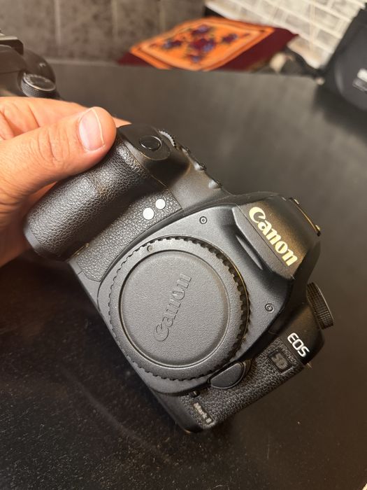 Canon 5D mark 2 va Canon 7D aparatlari sotiladi