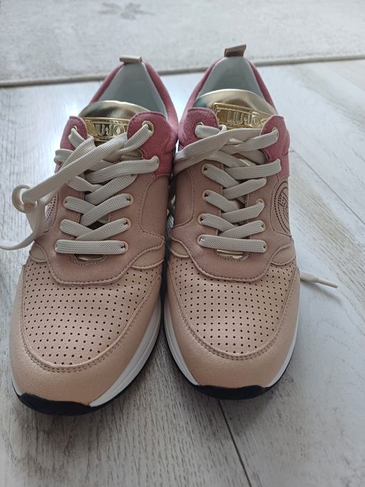 Adidași Liu Jo.   .