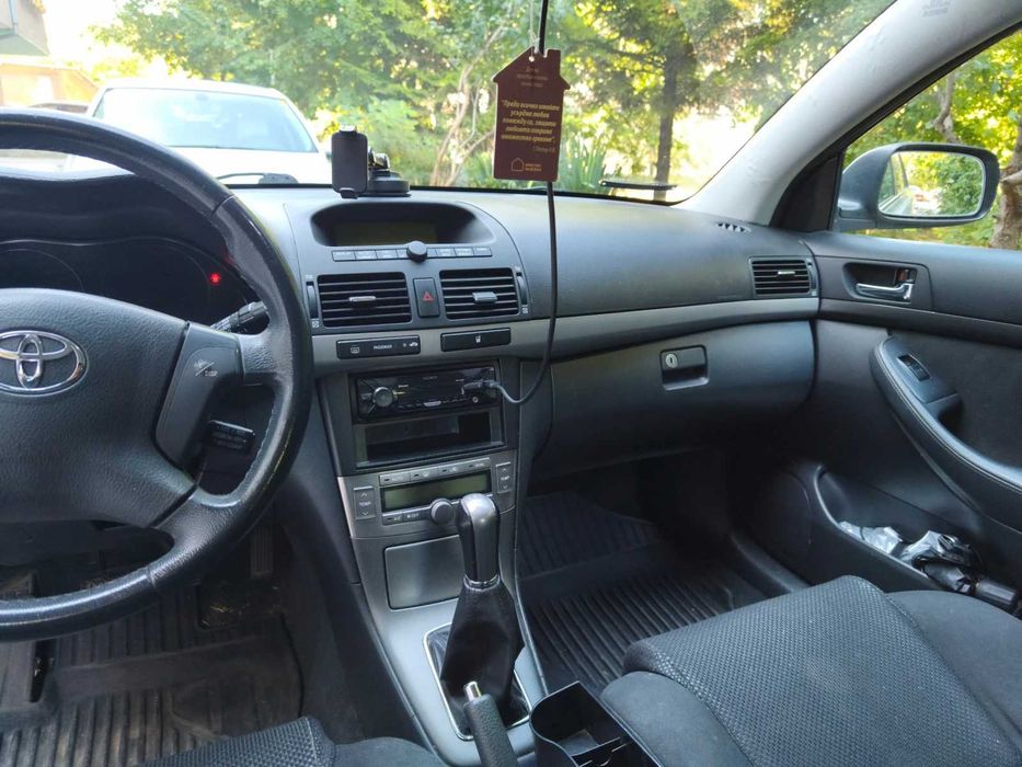 Toyota Avensis 2.0 D-4D 116 кс. СЕДАН / Нов съсъдинител / + Нови Зимни Гуми и 2 к-т Джанти!