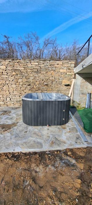 Джакузи с вградена печка на дърва и хидромасаж