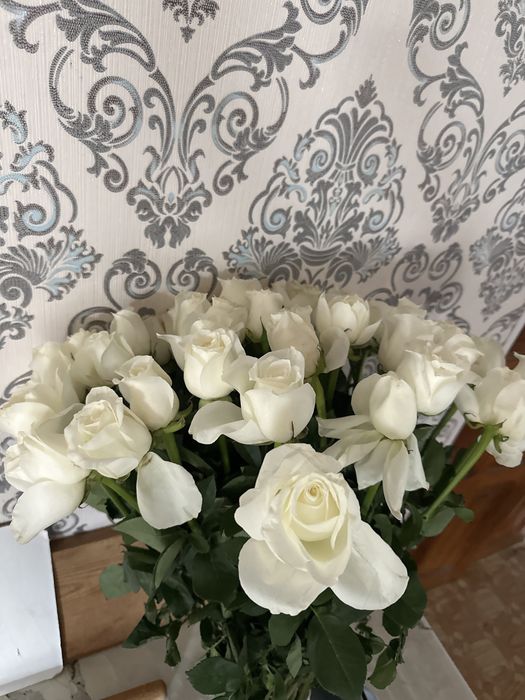 Гул  цветы букет белое розы