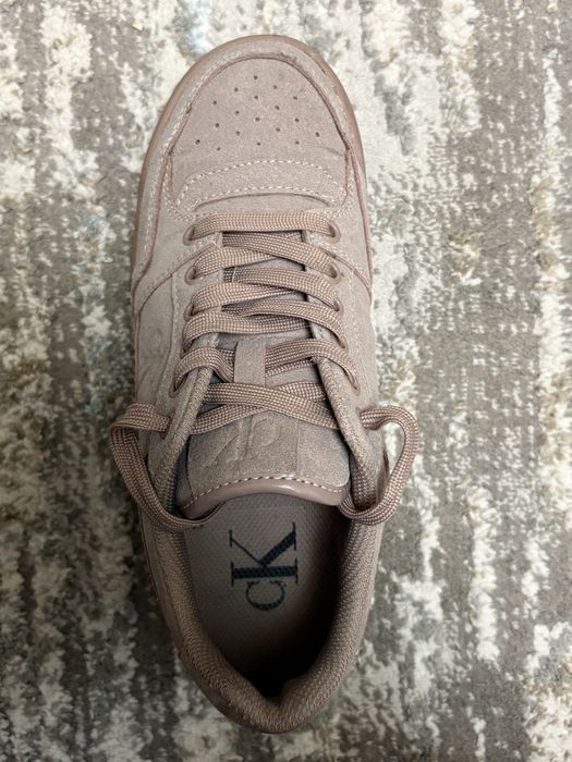 Розовые кроссовки calvin klein