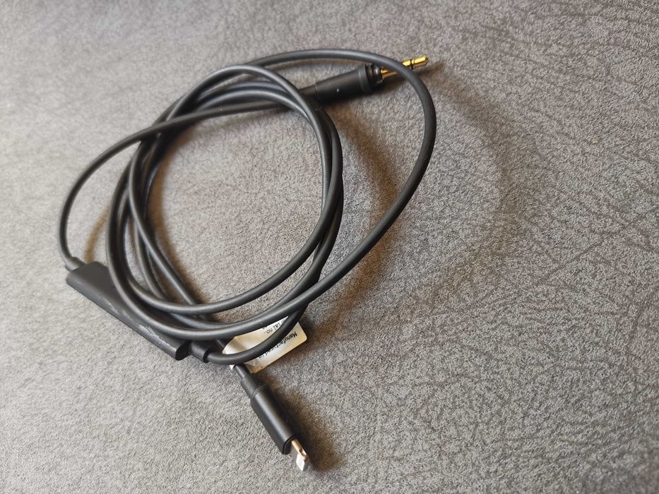 AIAIAI Cablu casti cu microfon ligtning (pentu Apple ) cu jack ca nou