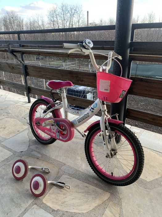 Детско колело в добро състояние с предпазна каска