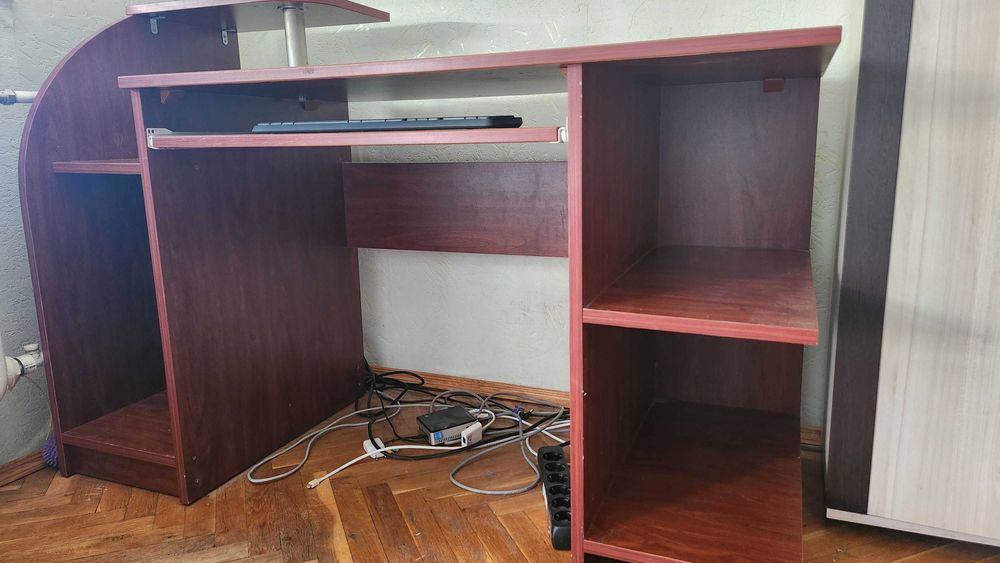 Продавам Офис Бюро