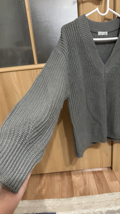 Разгрузка гардероба. Продам свитер